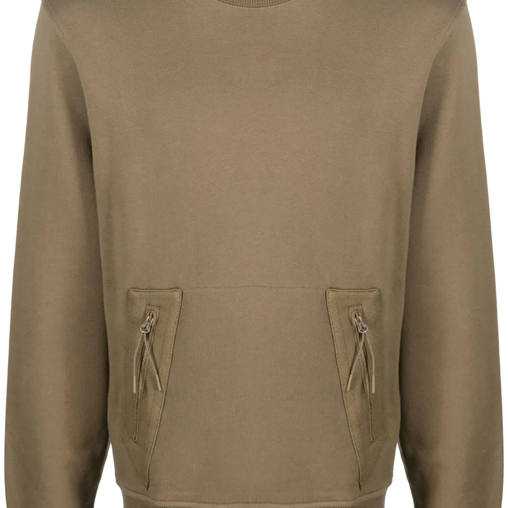 Толстовка с карманом на рукаве