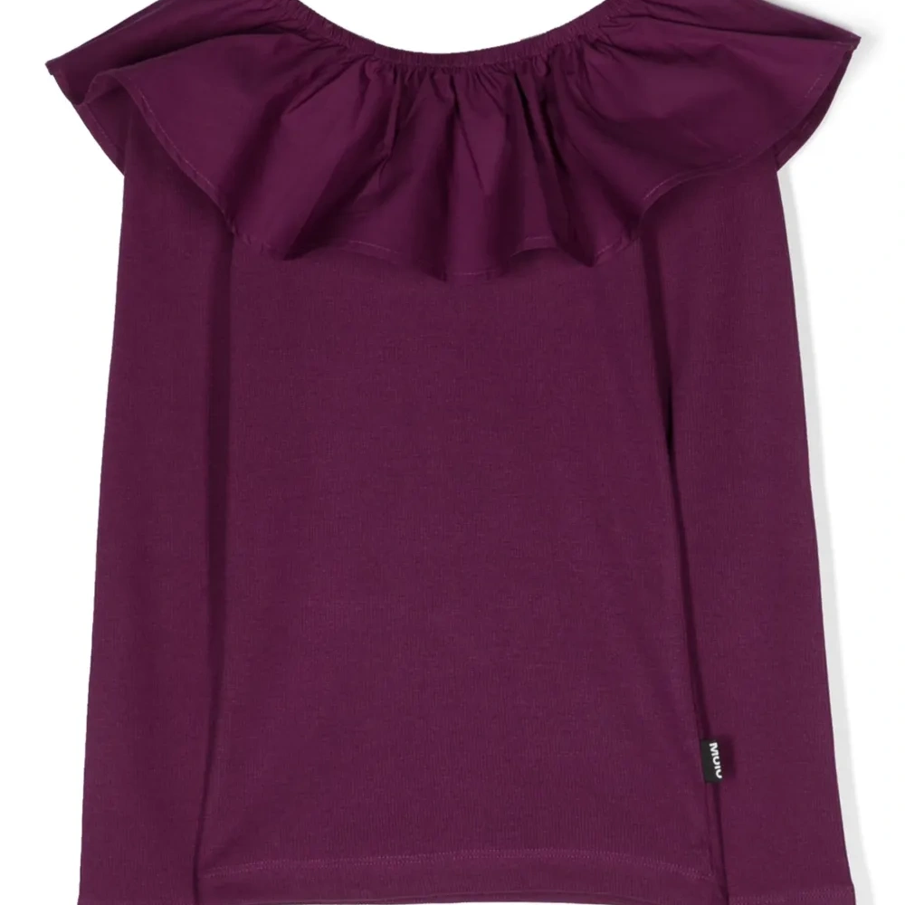 Топ с оборками и длинными рукавами