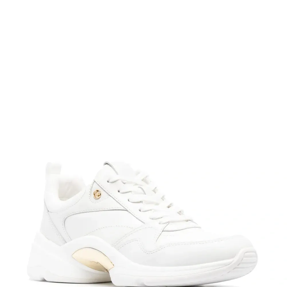 Кроссовки с логотипом