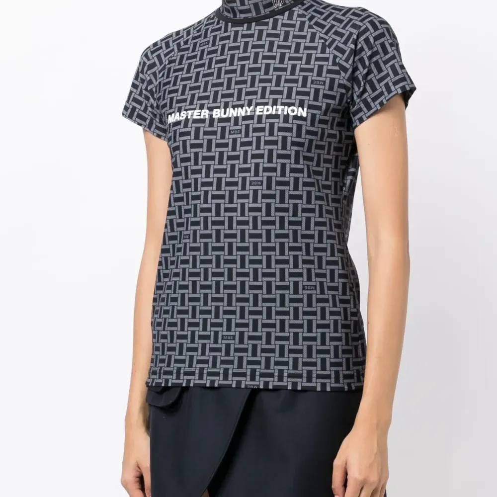 Футболка с логотипом