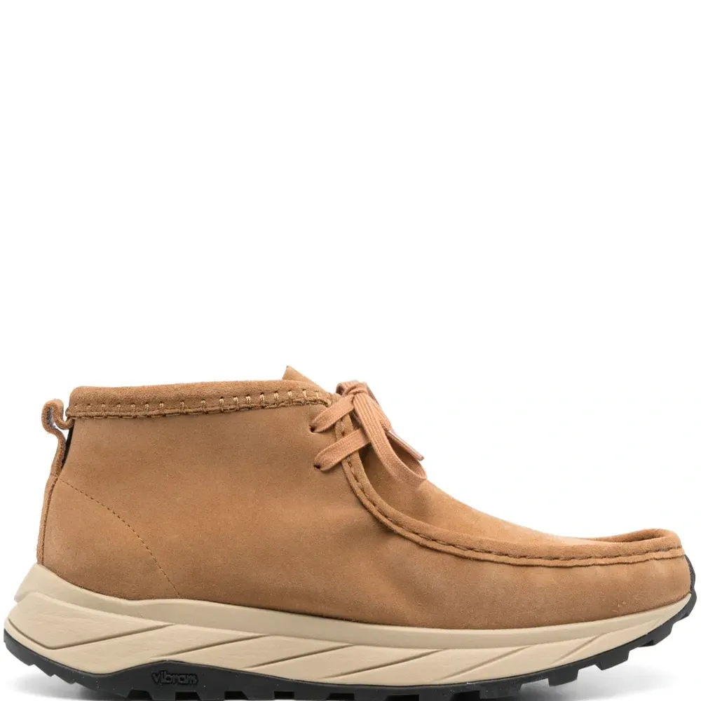 Ботинки на массивной подошве