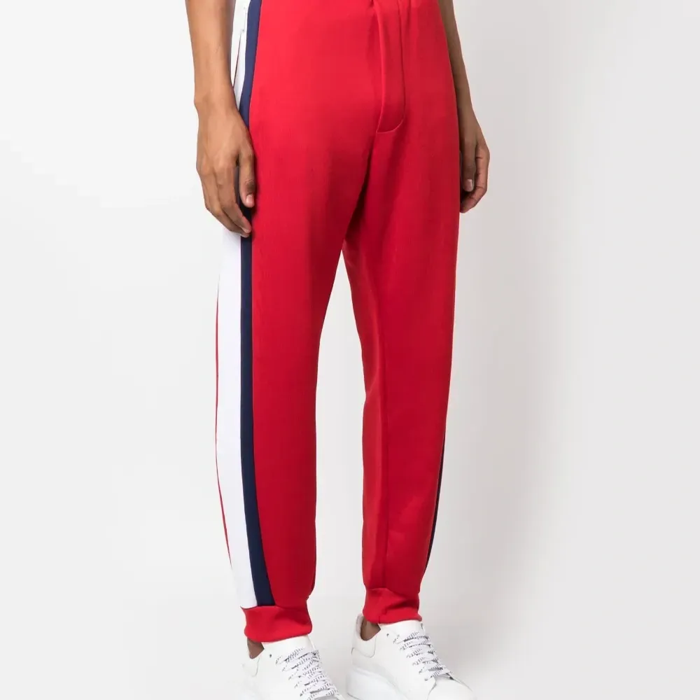 Спортивные брюки с лампасами