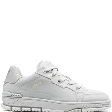 Кроссовки на шнуровке