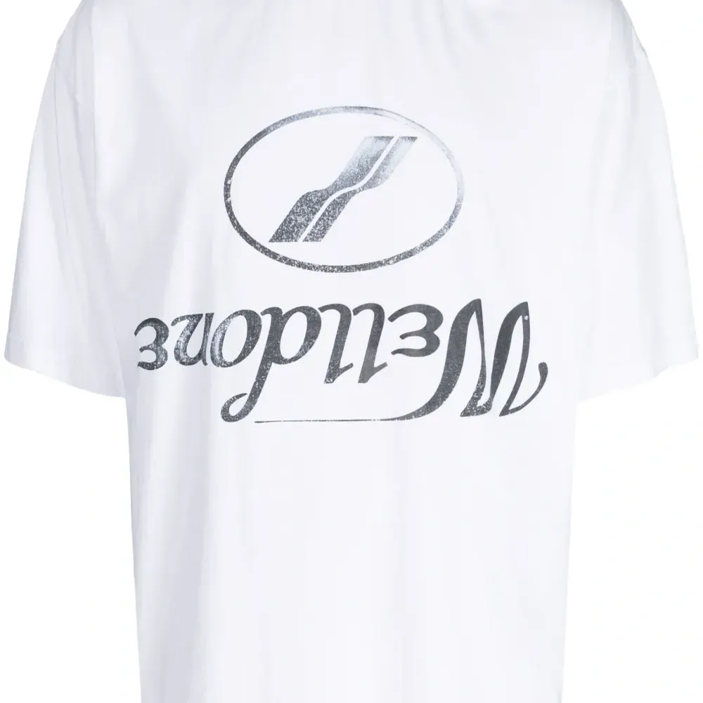 Футболка с логотипом