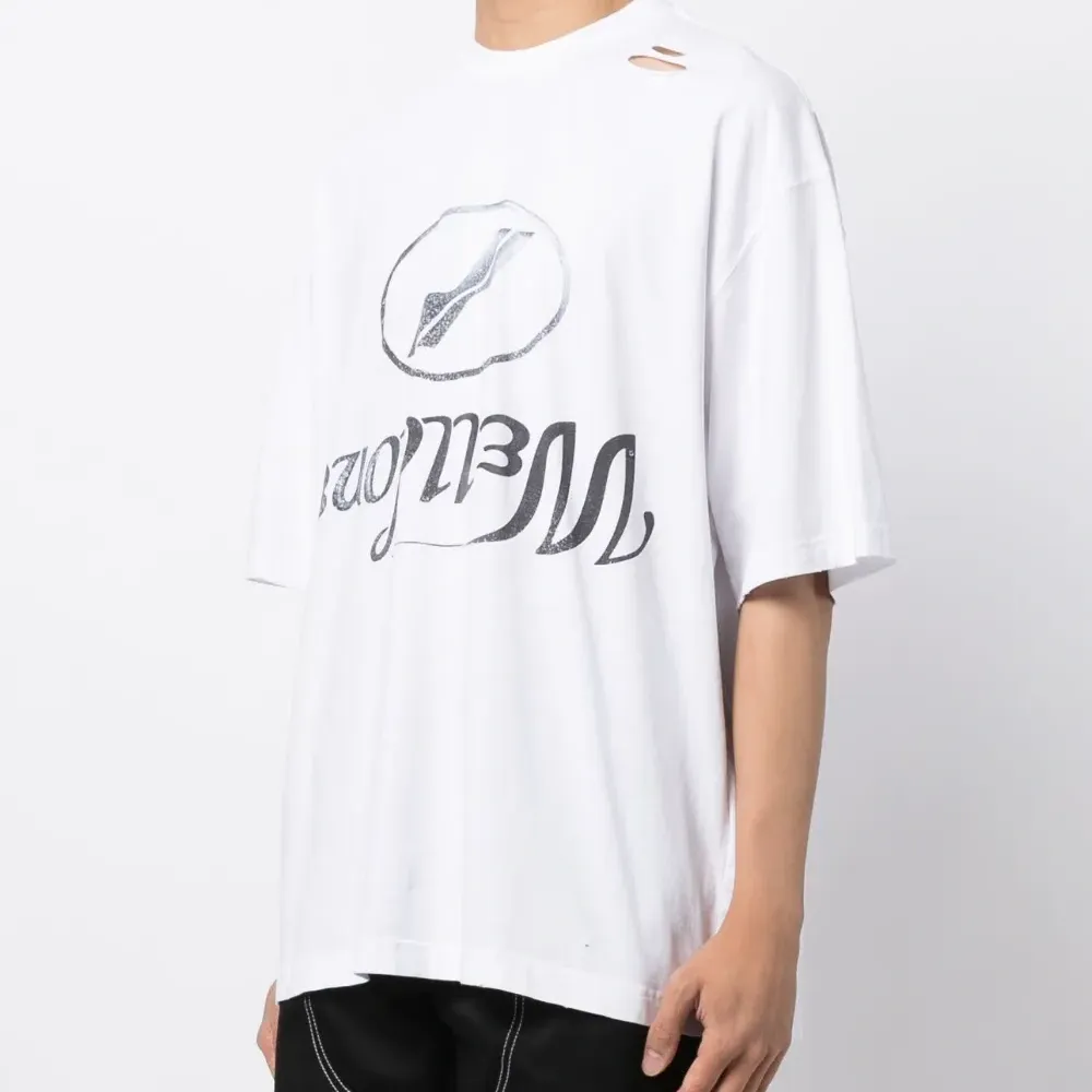 Футболка с логотипом