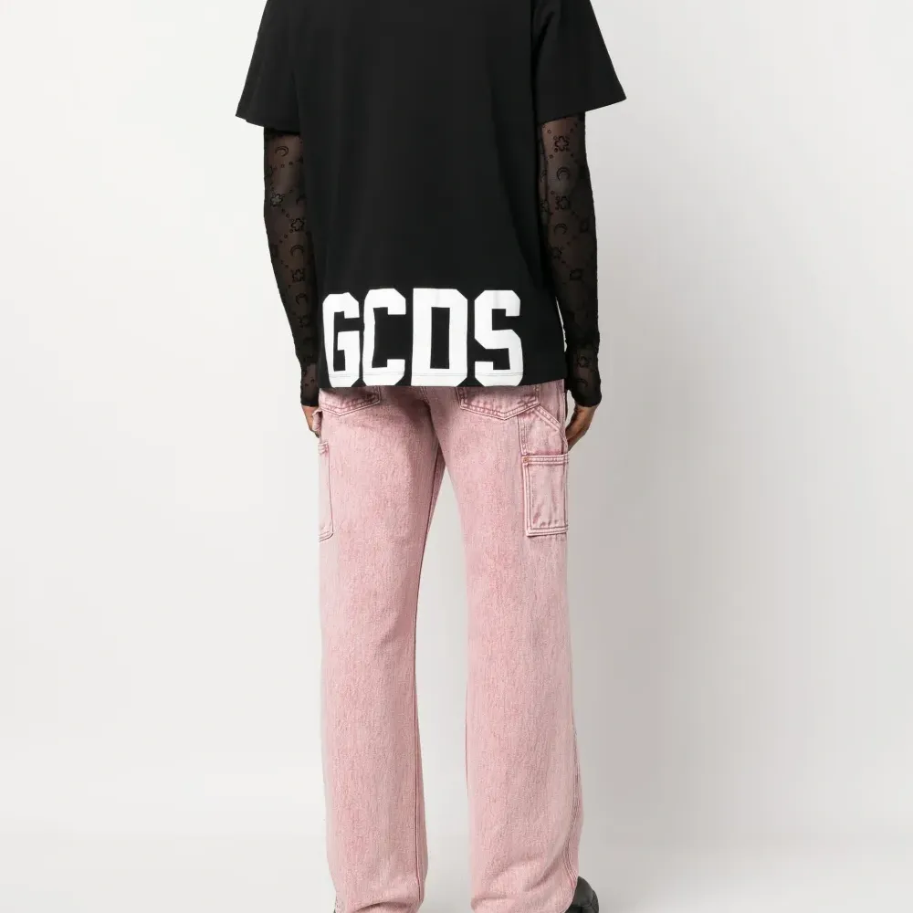 футболка с логотипом