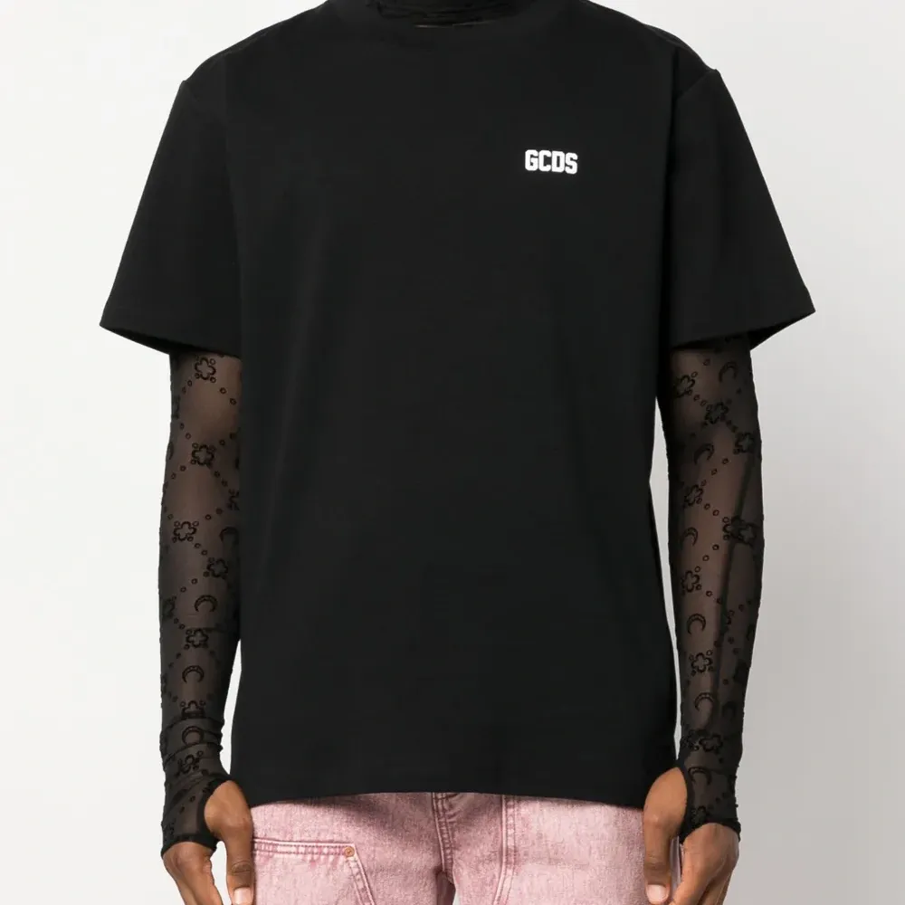 футболка с логотипом