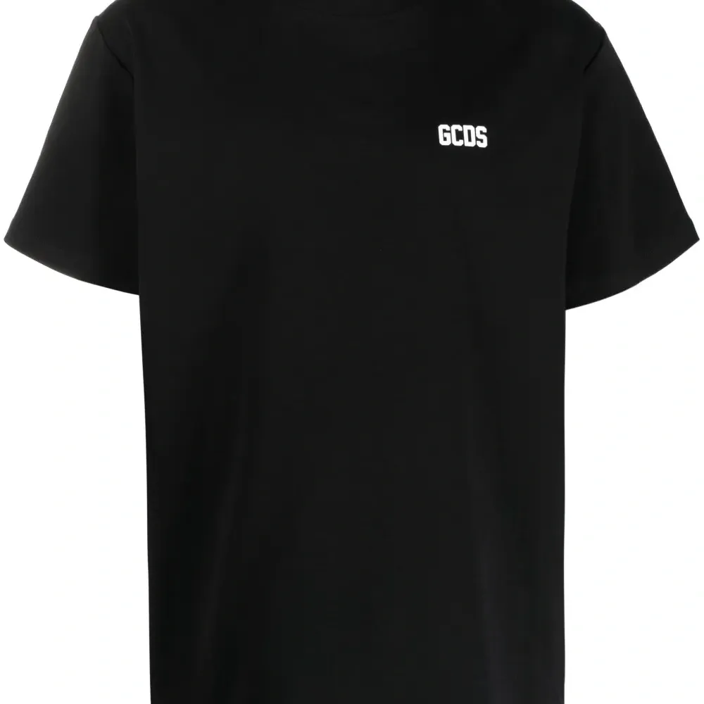 футболка с логотипом