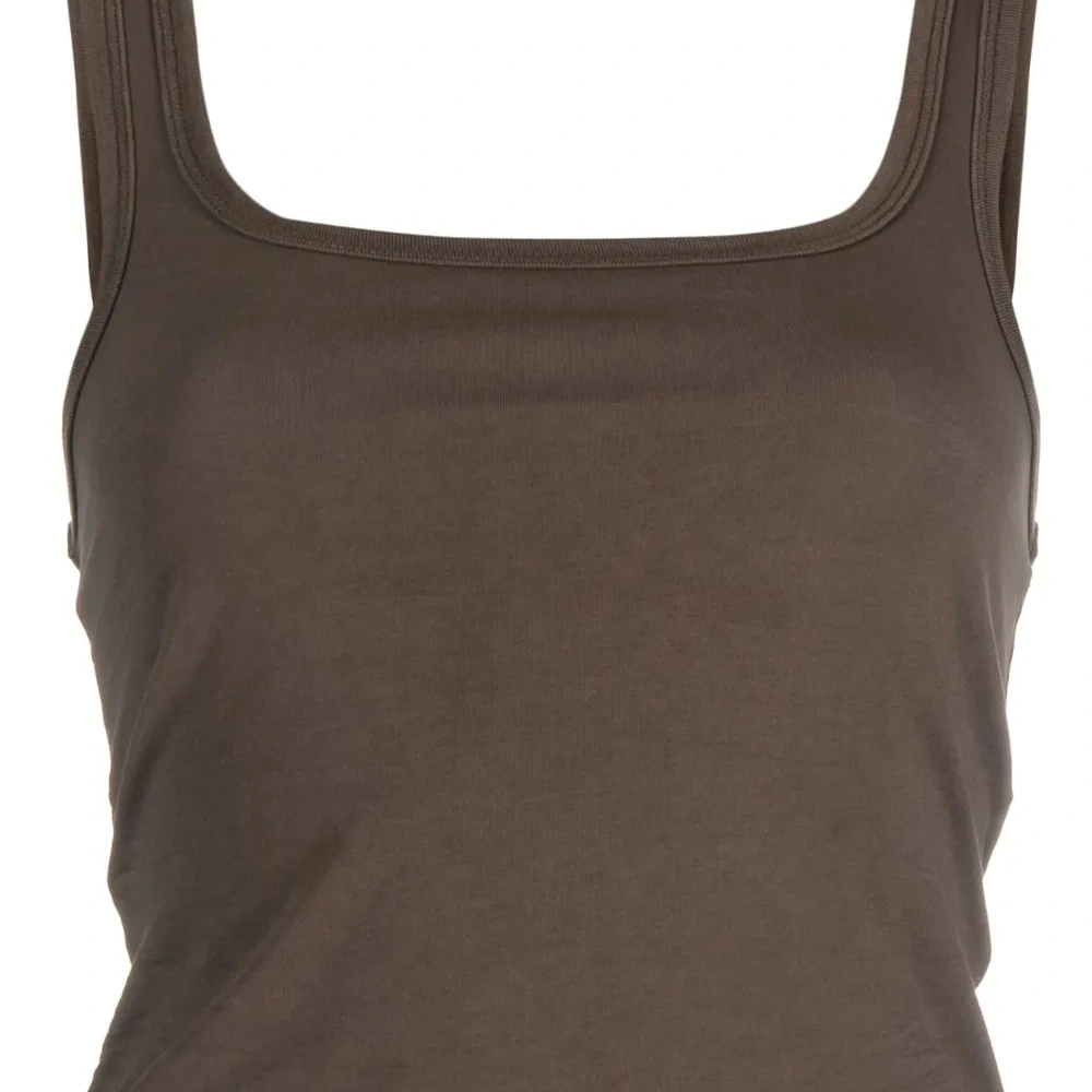 укороченный топ с квадратным вырезом укороченный топ с квадратным вырезом