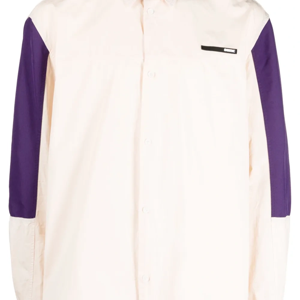 Рубашка с нашивкой-логотипом