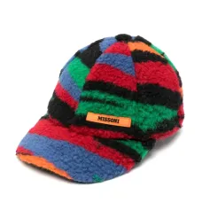 Кепка с нашивкой-логотипом