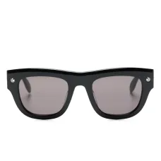 Солнцезащитные очки в квадратной оправе