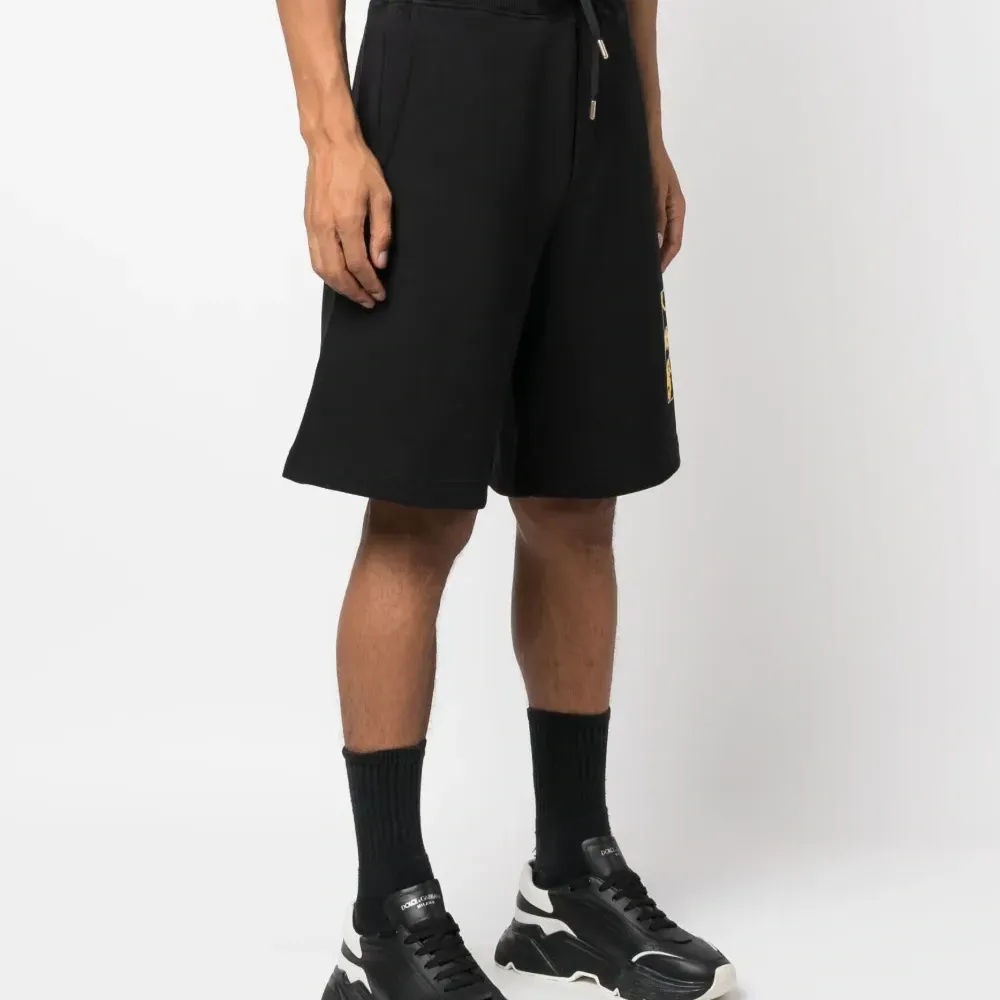 Спортивные шорты с логотипом