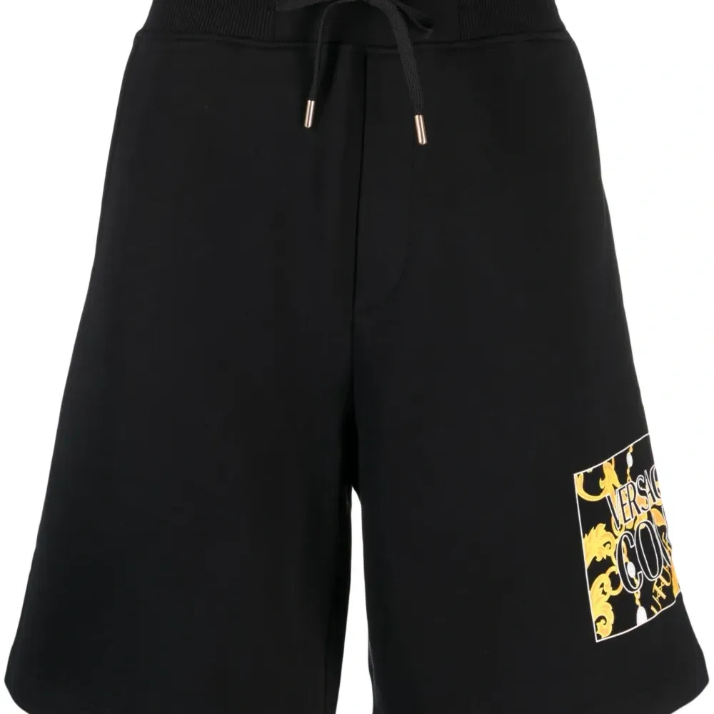 Спортивные шорты с логотипом