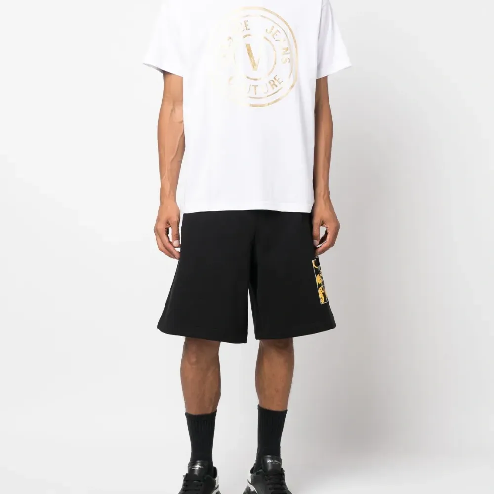 Спортивные шорты с логотипом