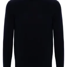 Свитер с высоким воротником