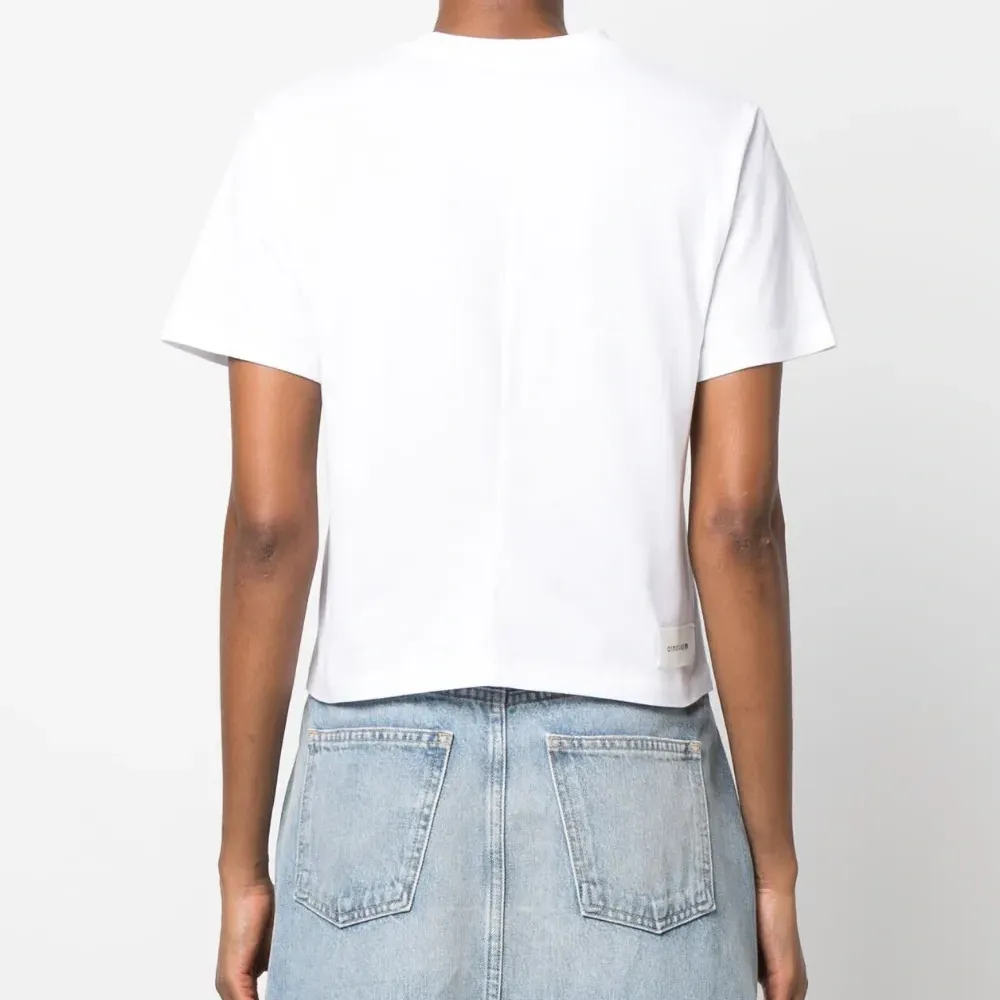 Укороченная футболка