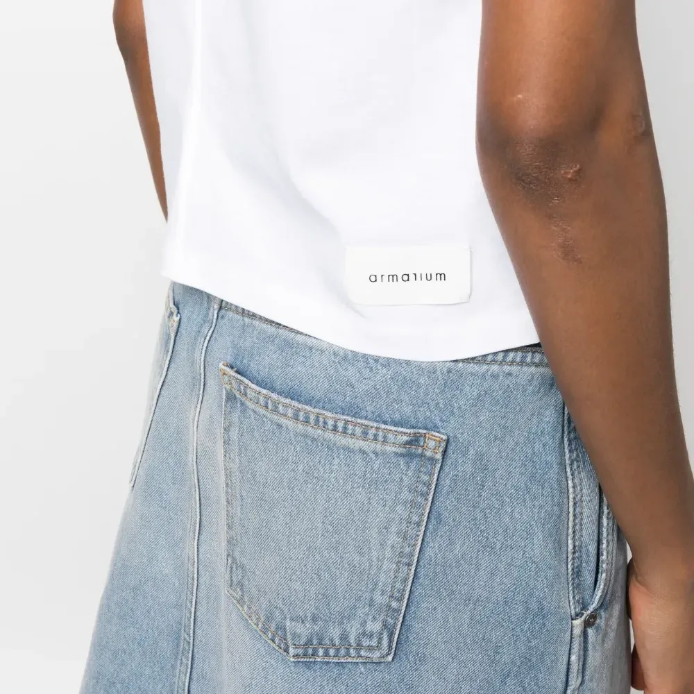 Укороченная футболка