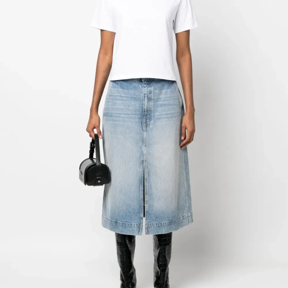 Укороченная футболка