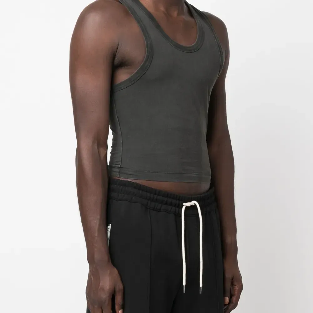 Топ с выцветшим эффектом Топ с выцветшим эффектом