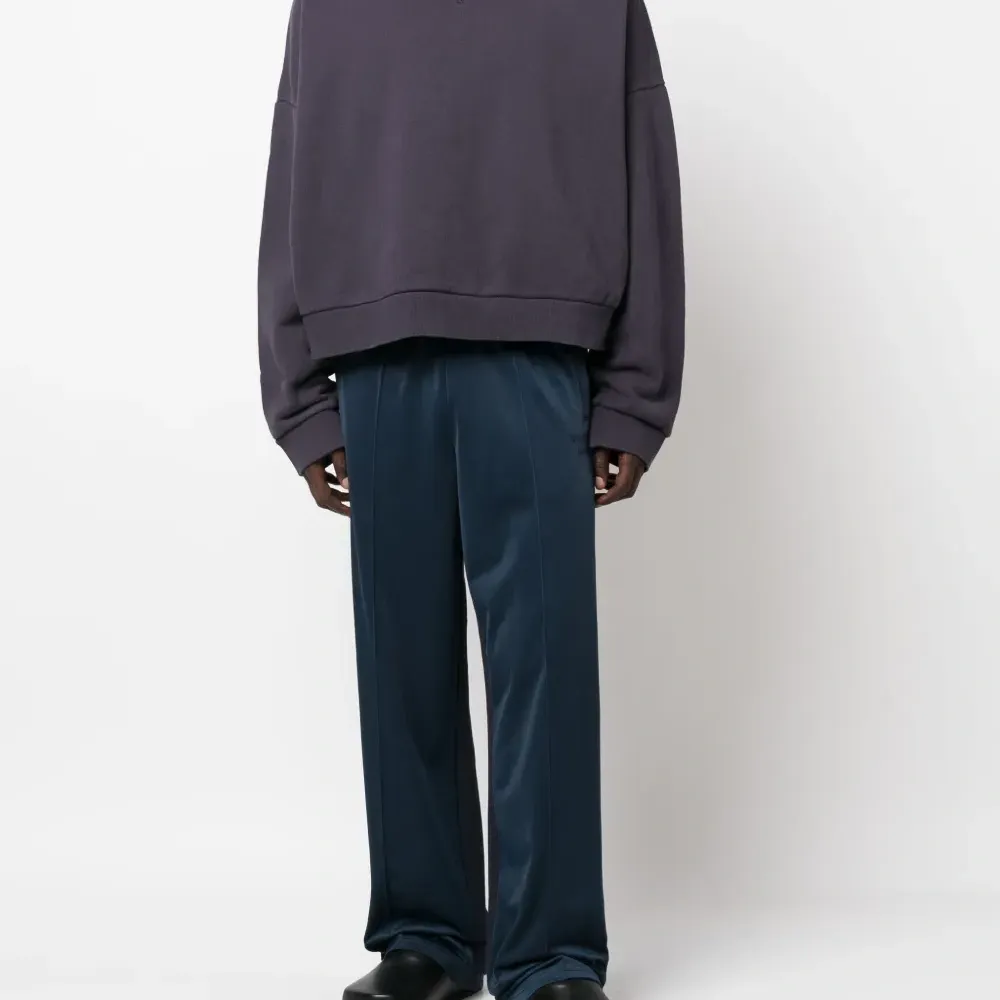 Толстовка с приспущенными плечами