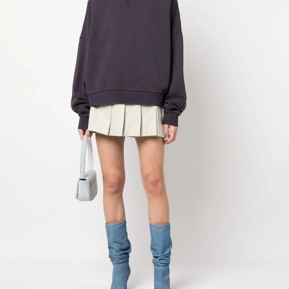 Толстовка с приспущенными плечами