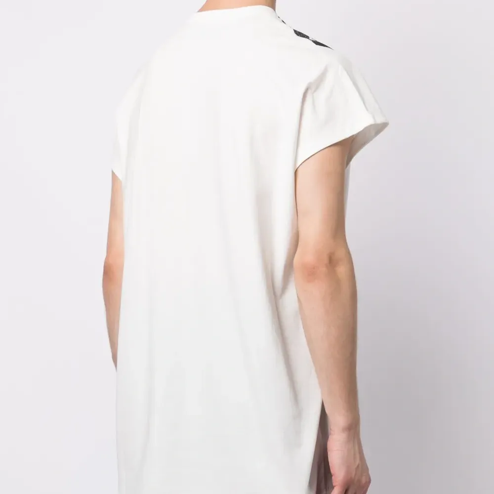 Футболка с графичным принтом