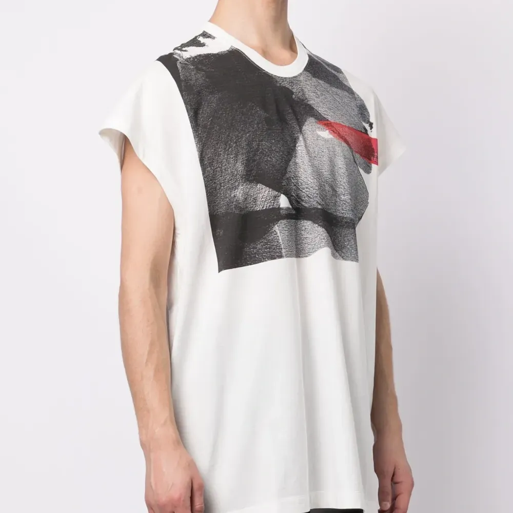 Футболка с графичным принтом