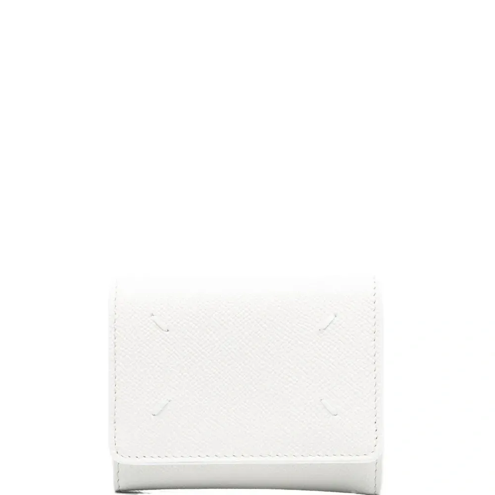 Кошелек с декоративной строчкой