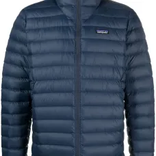 Пуховик с нашивкой-логотипом