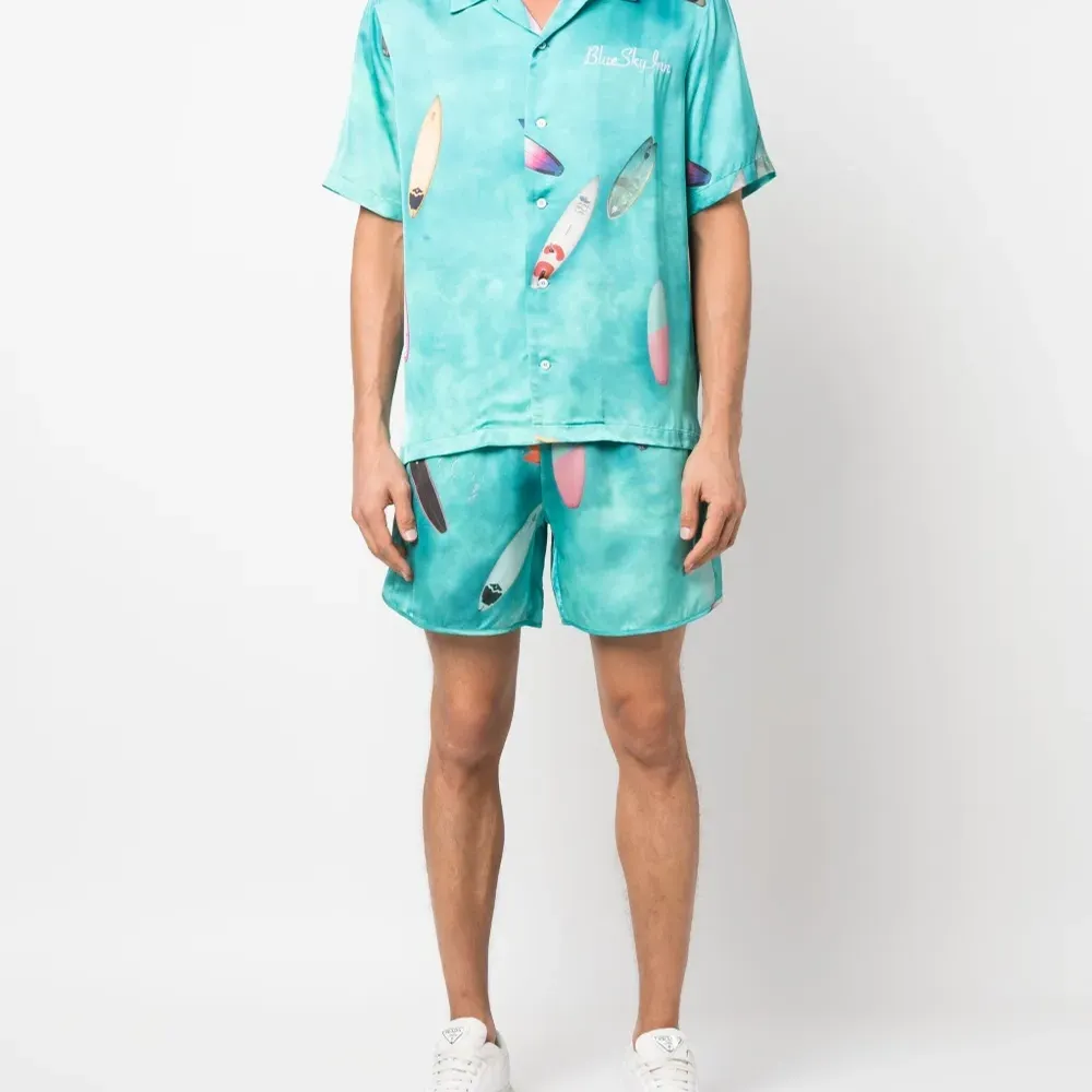 Шорты с графичным принтом