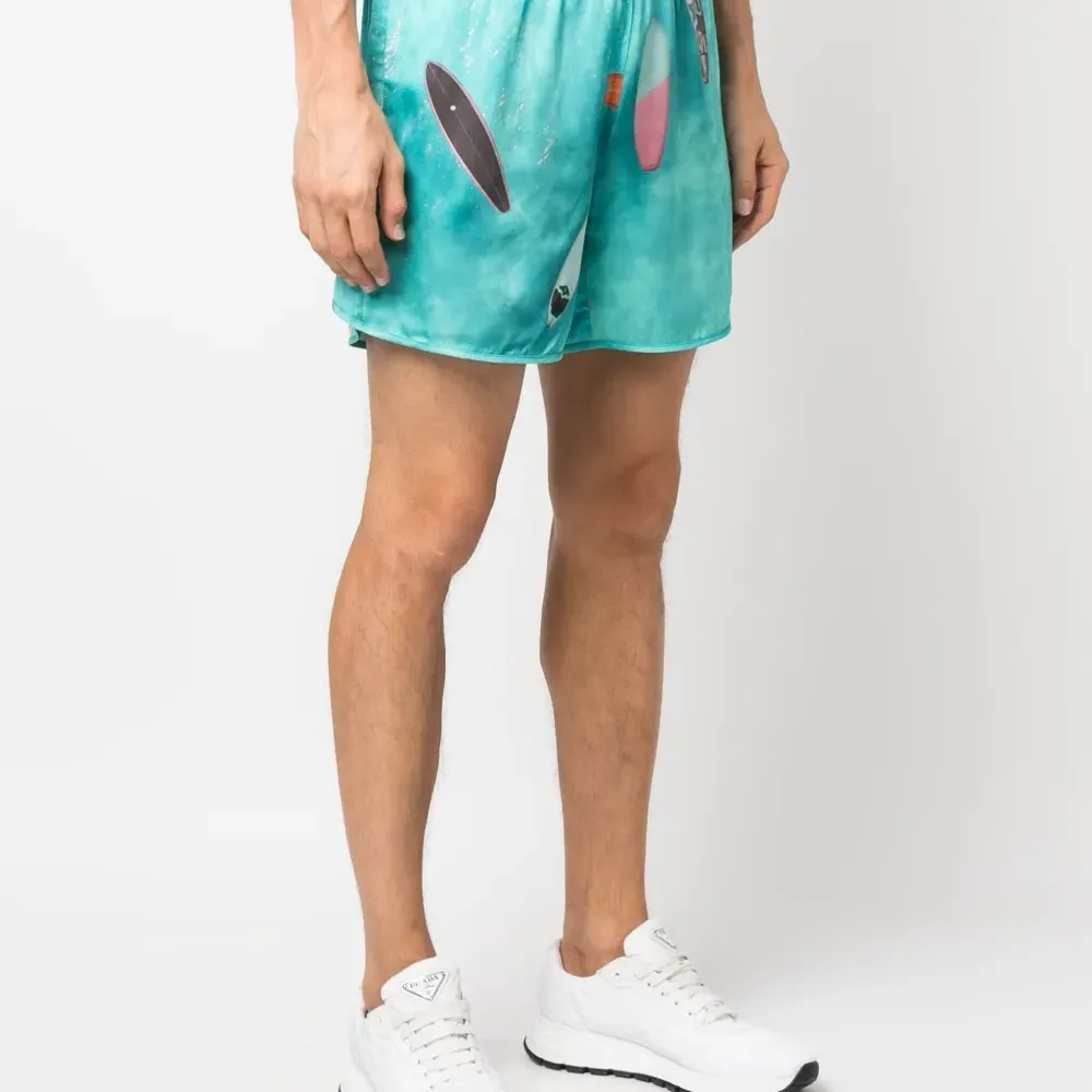 Шорты с графичным принтом