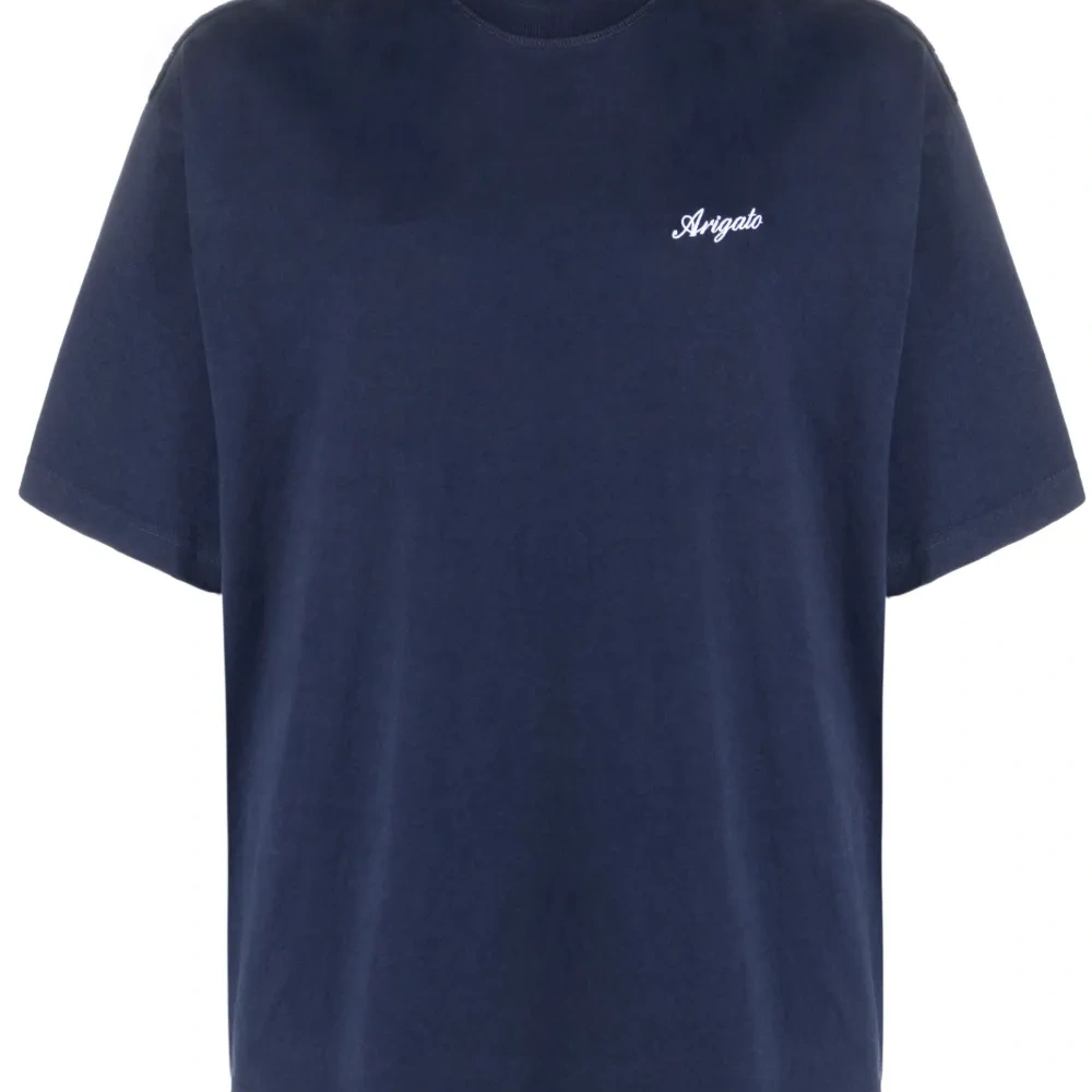 Футболка с вышитым логотипом