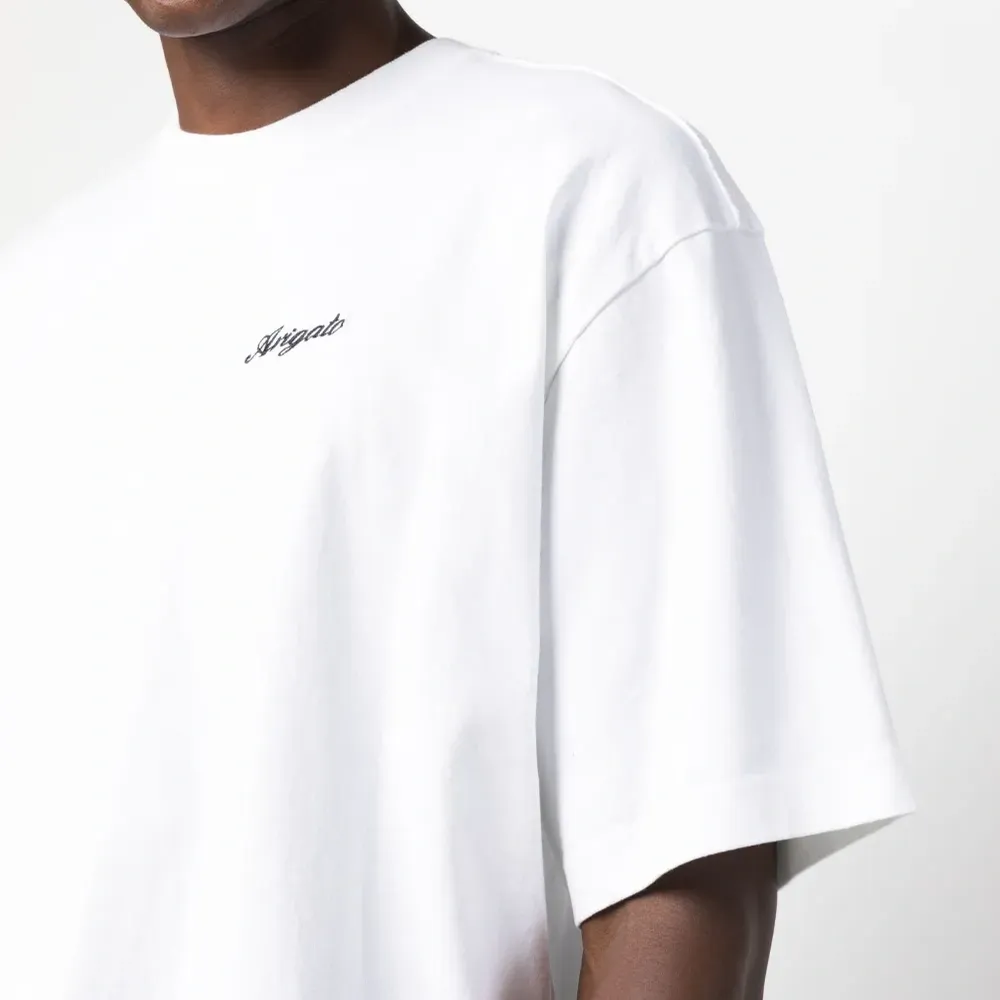 Футболка с вышитым логотипом