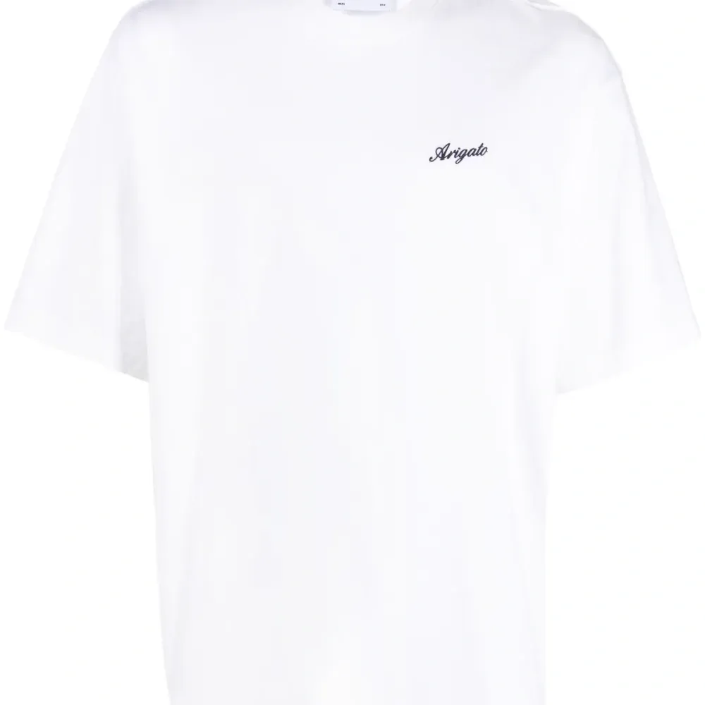 Футболка с вышитым логотипом