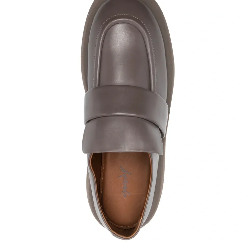 Лоферы с закругленным носком