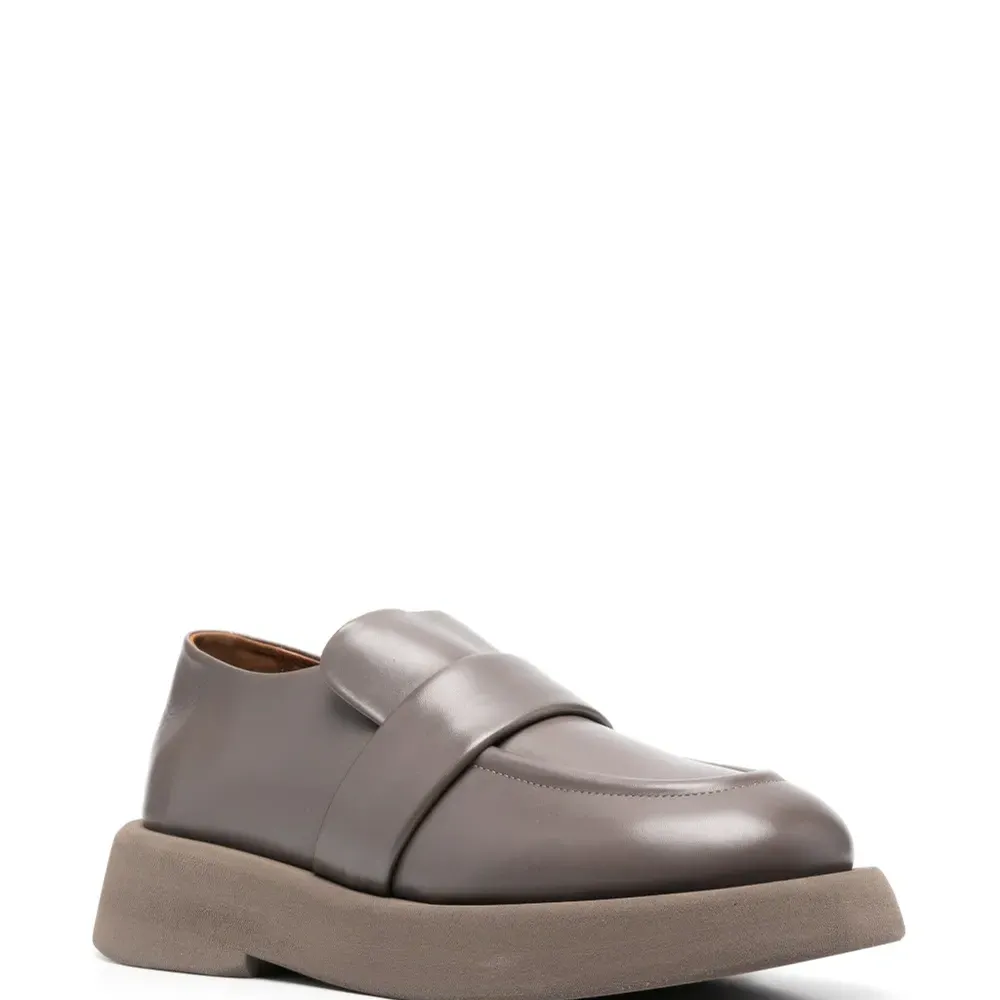 Лоферы с закругленным носком