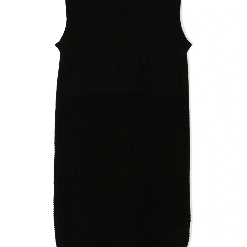 Платье без рукавов