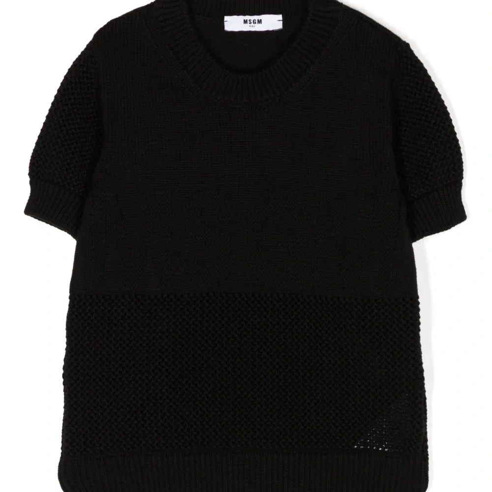 Трикотажный топ с короткими рукавами