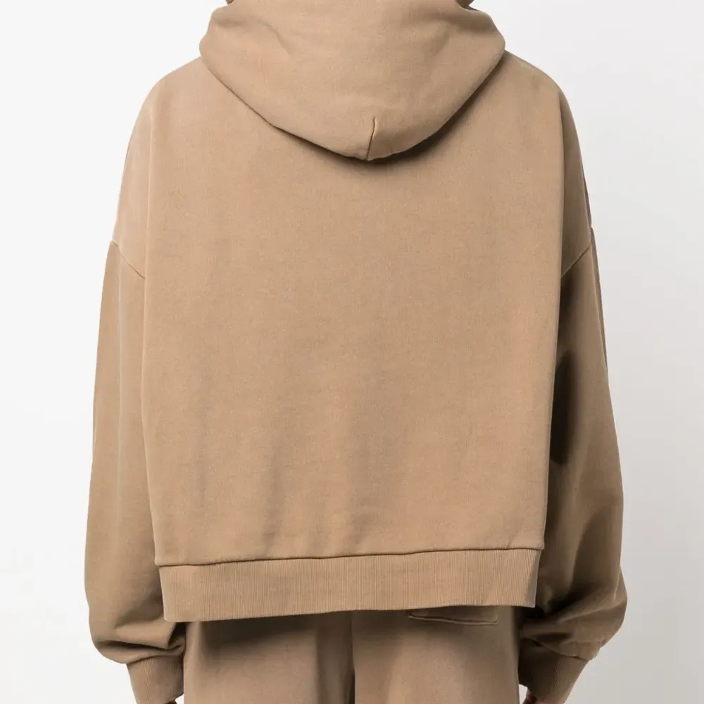 Худи с приспущенными плечами