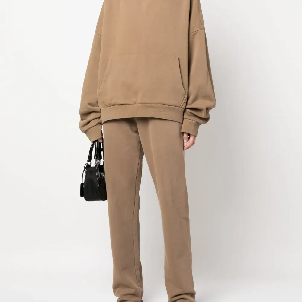 Худи с приспущенными плечами