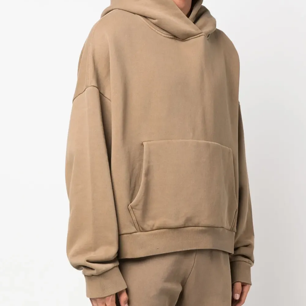 Худи с приспущенными плечами