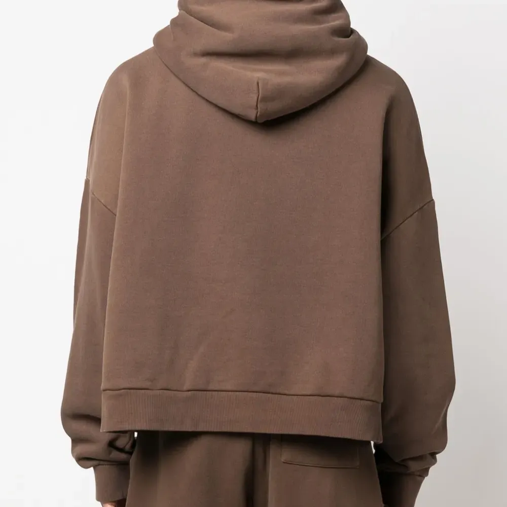 Худи с приспущенными плечами Худи с приспущенными плечами