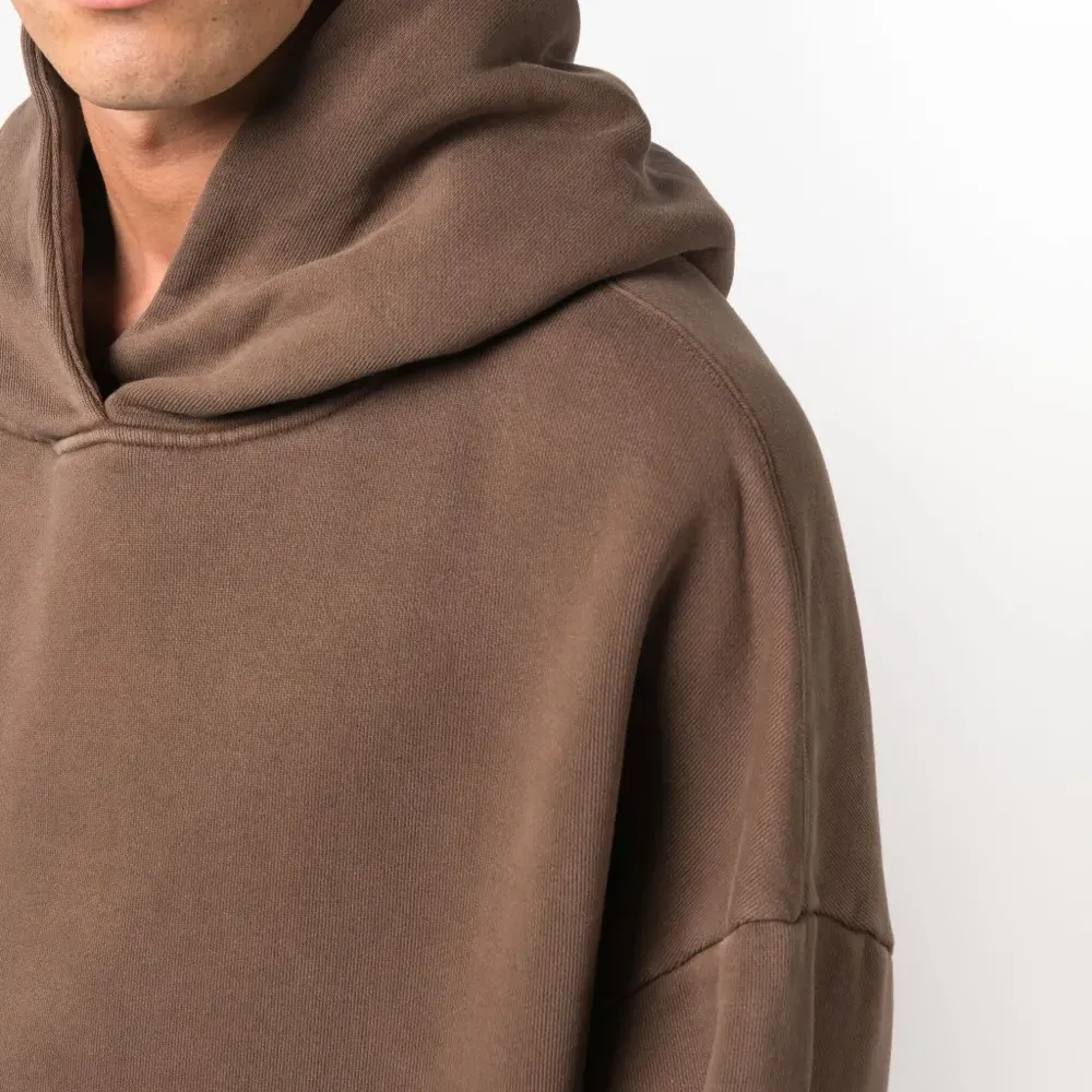 Худи с приспущенными плечами Худи с приспущенными плечами