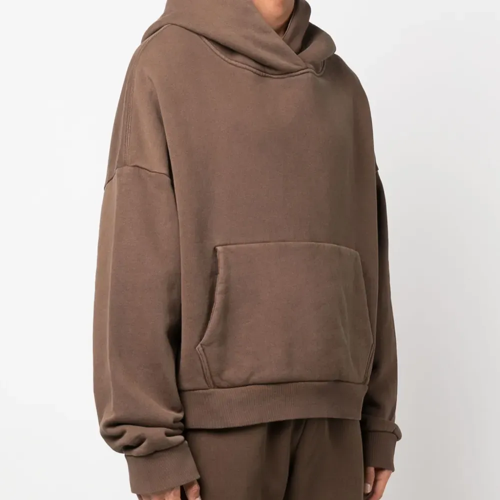 Худи с приспущенными плечами Худи с приспущенными плечами