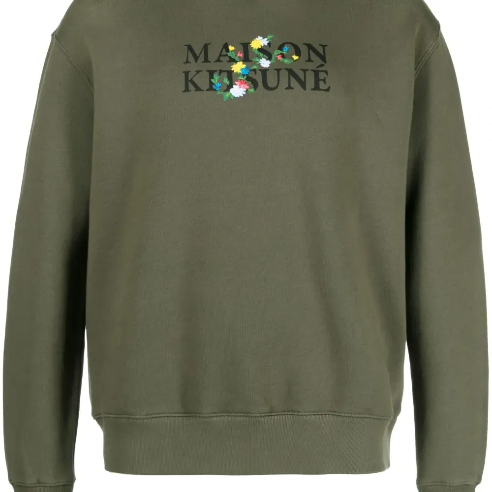 Толстовка с цветочной вышивкой