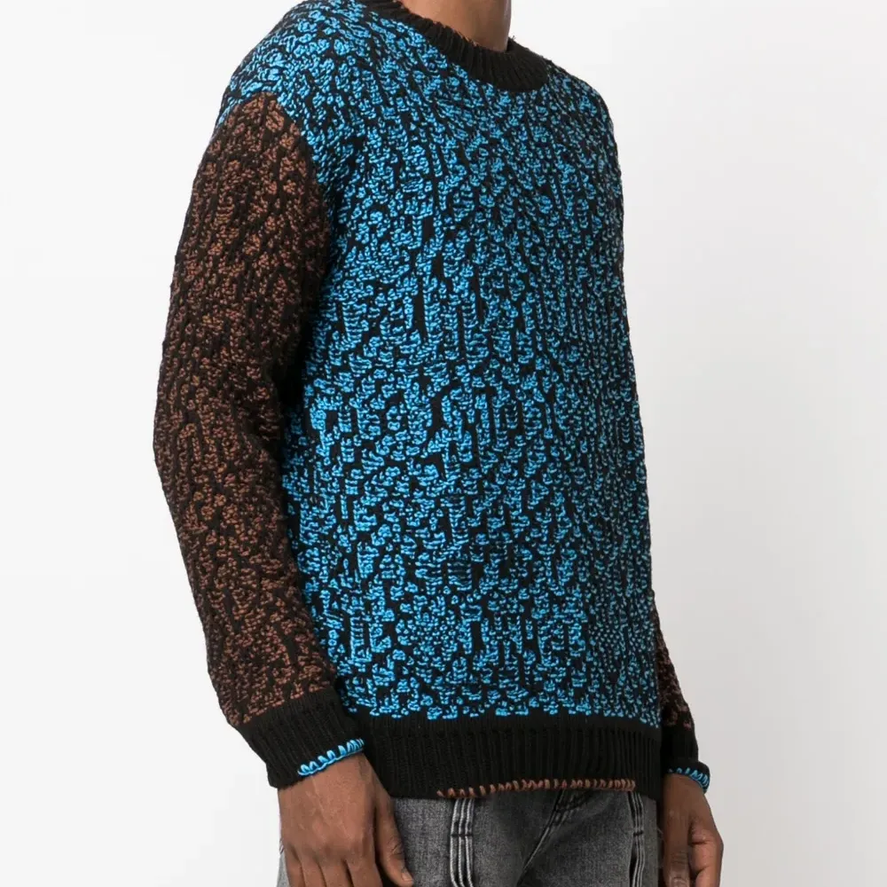 Толстовка вязки интарсия