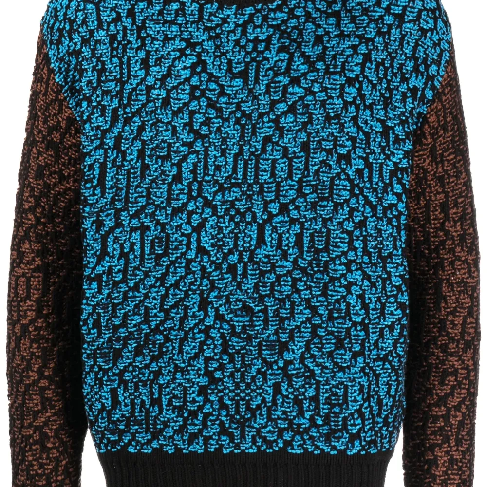 Толстовка вязки интарсия