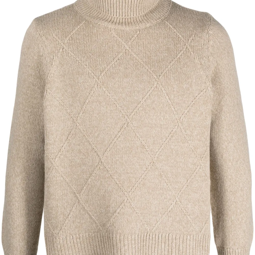 Джемпер с высоким воротником