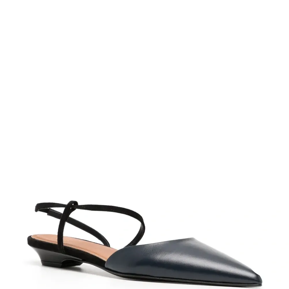 Сандалии с ремешком на пятке